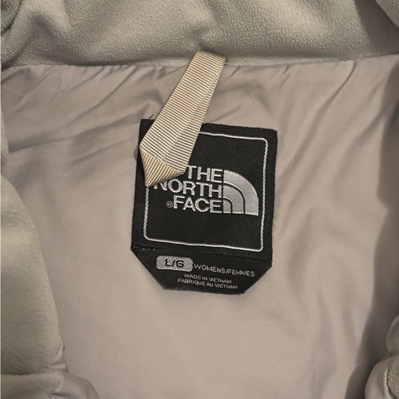 The North Face Women's Plum Puffer Jacket - Picture 4 of 7